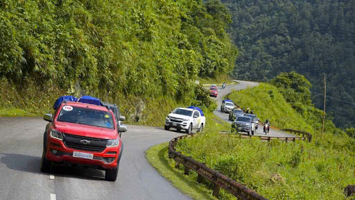 Cách xử lý vấn đề nguy hiểm khi ô tô xuống dốc dài và quanh co